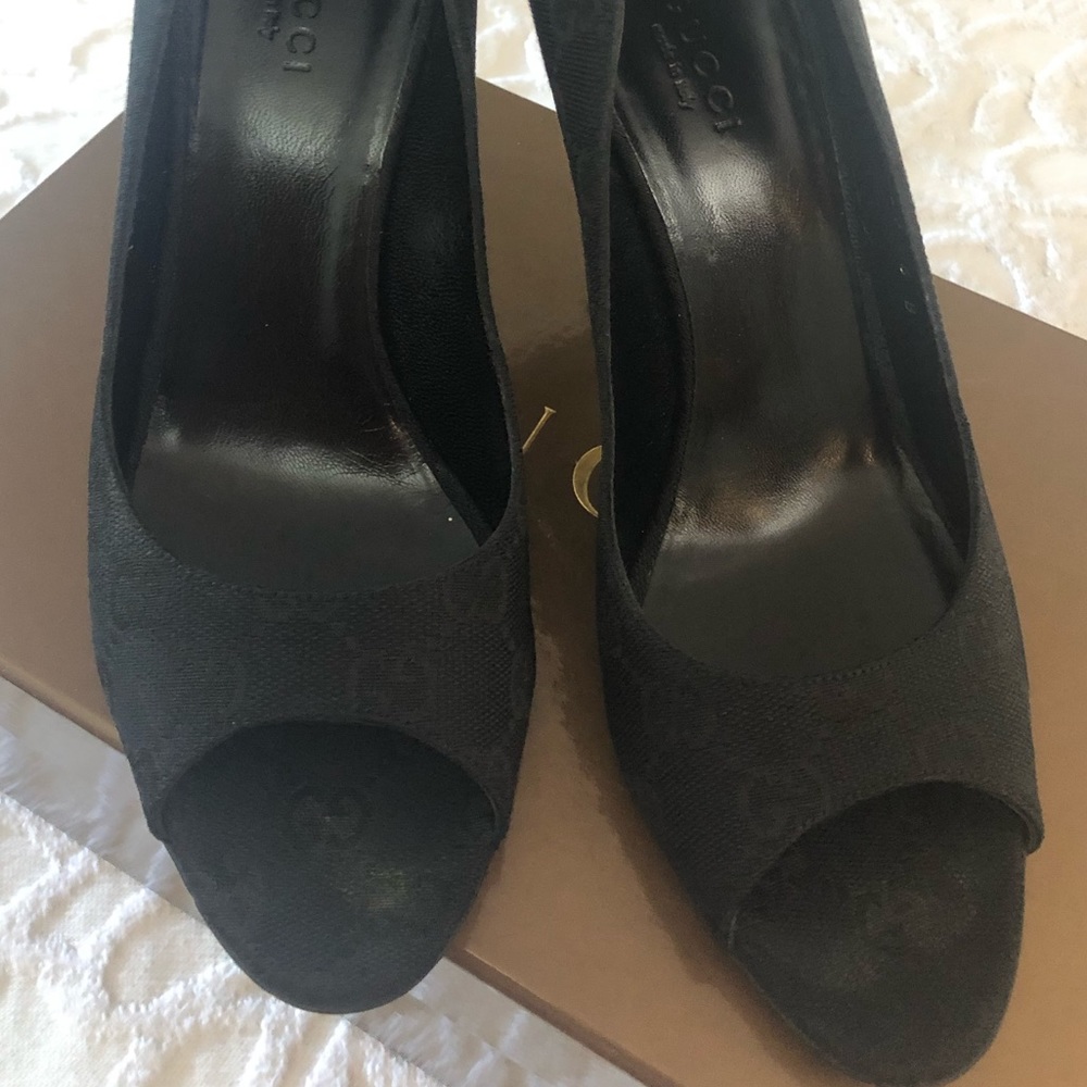 Gucci Peep Toe Heal Size 6